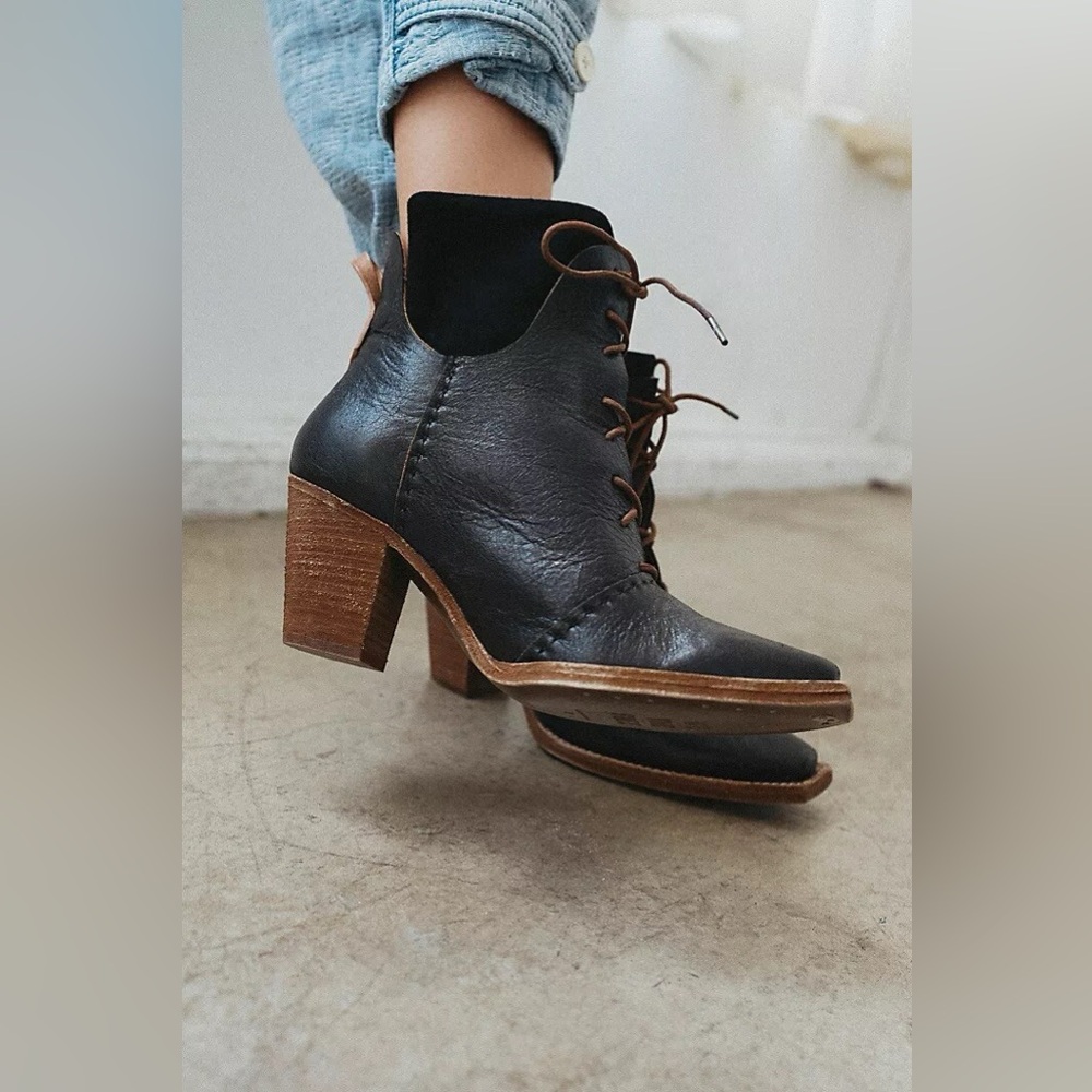 FREE PEOPLE WE THE FREE COOPER LACE UP HEEL ANKLE BOOT IN BLACK Sz 39 US 8.5